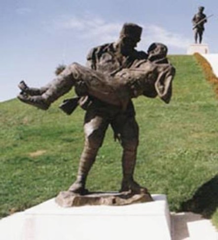 Çetmilli Ali Çavuş ve Oğlu Mehmet Onbaşı Anıtı.